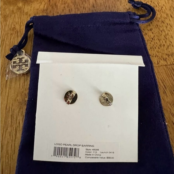 NWT Tory Burch Logo Gold & White Pearl Earrings - Picture 3 of 3